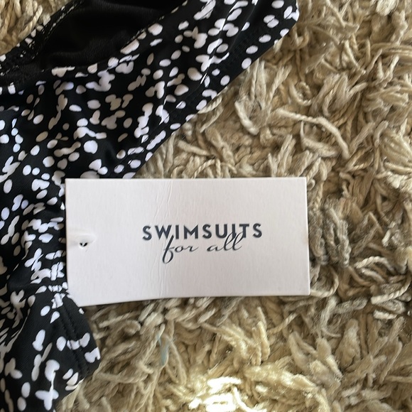 One piece NWT peplum front Swimsuits for All brand. built in cups.  size 14 - Picture 2 of 5